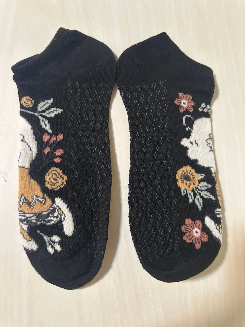 Charlie Brown Black Floral Low-Cut Socks